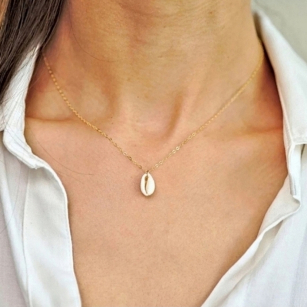Anthropologie Cowrie Shell Seashell Necklace